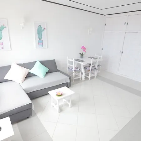شقة Quiet Seafront Studio *