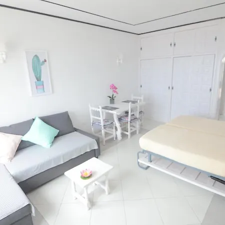 Quiet Seafront Studio Apartman