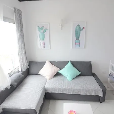 Quiet Seafront Studio Διαμέρισμα